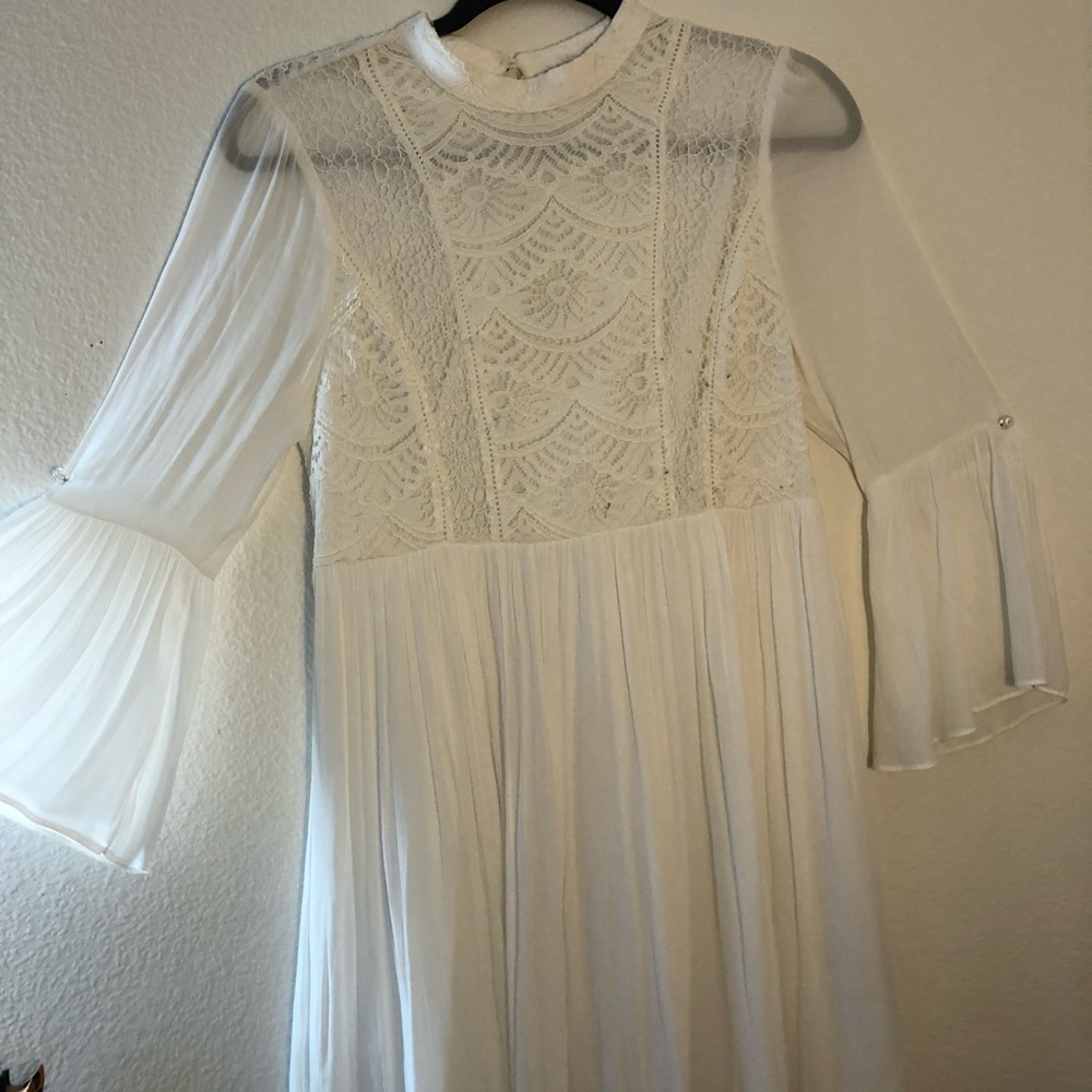 white long sleeve bohemian flowy dress